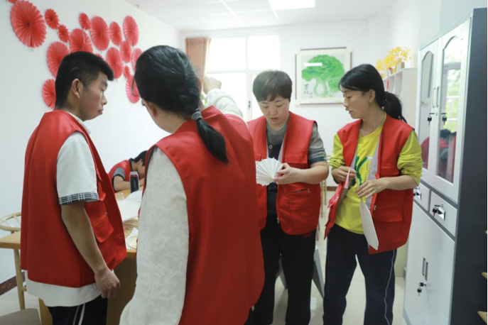 ：济莱特校、莱芜宏博康养中心校企融合展新篇开元棋牌网站校企携手展成果匠心巧手绘未来(图1)